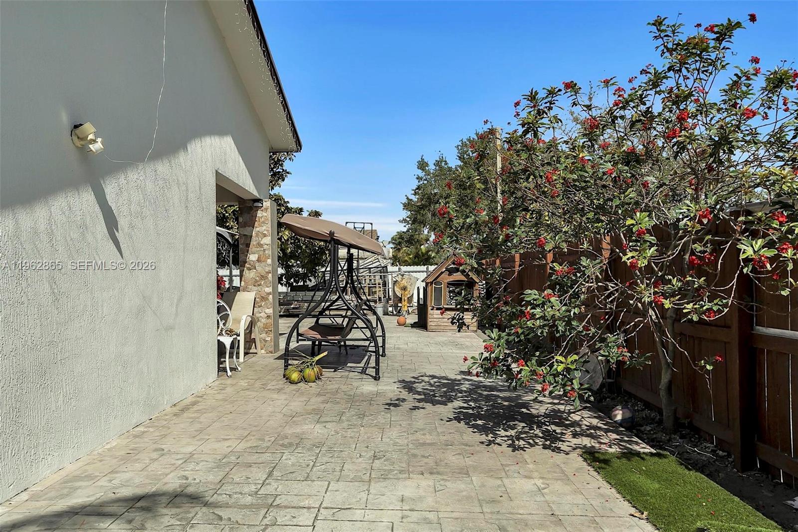 SOUTH MIAMI LAKES - Residential