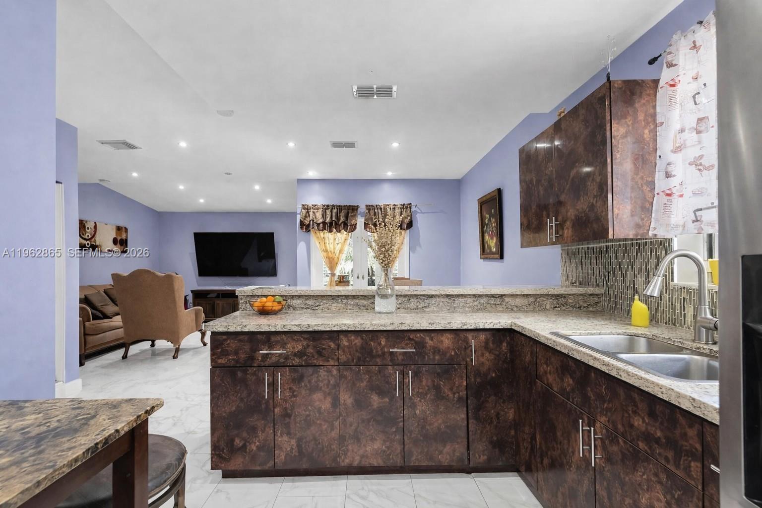 SOUTH MIAMI LAKES - Residential