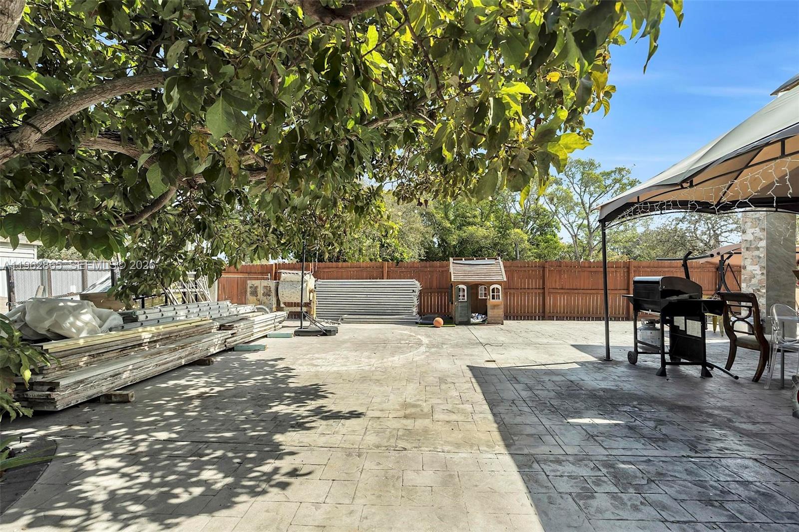 SOUTH MIAMI LAKES - Residential