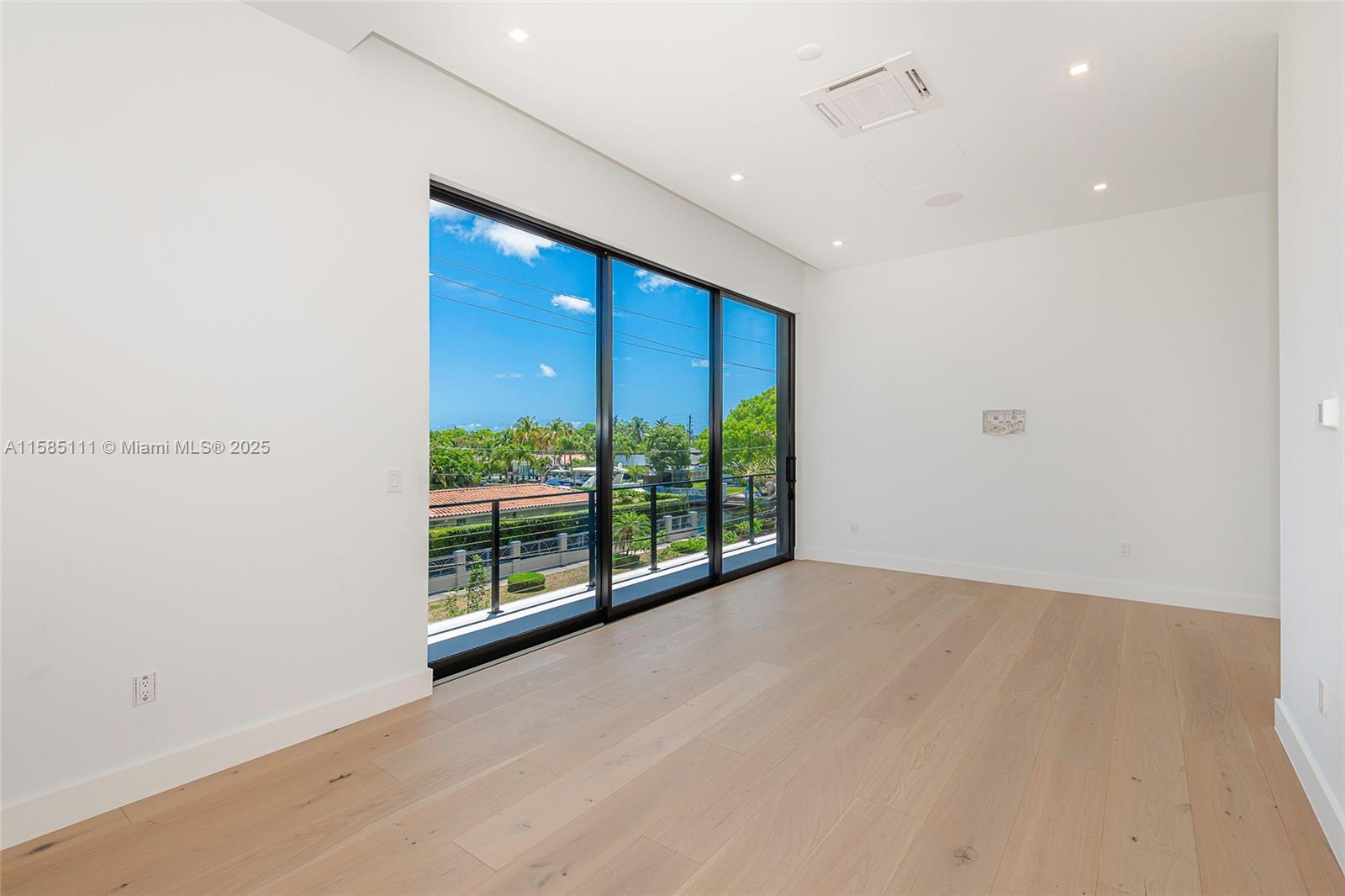 CORONADO HARBOR - Residential