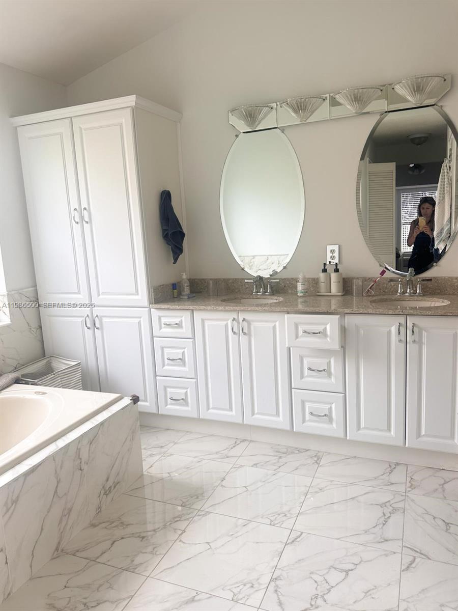 BINKS FOREST OF THE LANDI - Residential