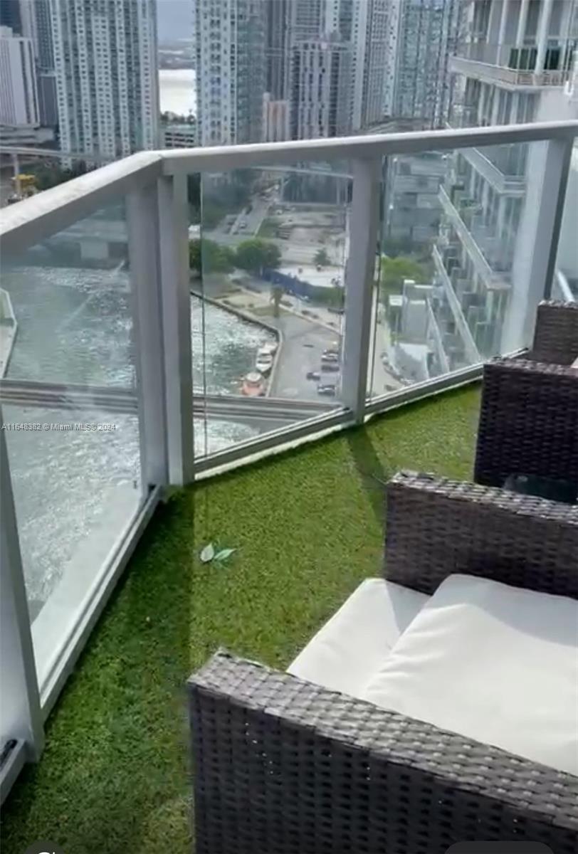 LATITUDE ON THE RIVER CON - Residential