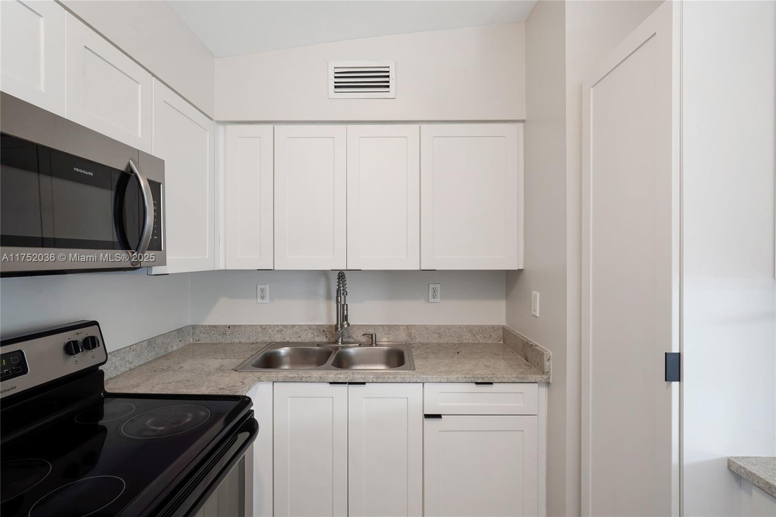 LAKE FOREST SEC 3 - Residential