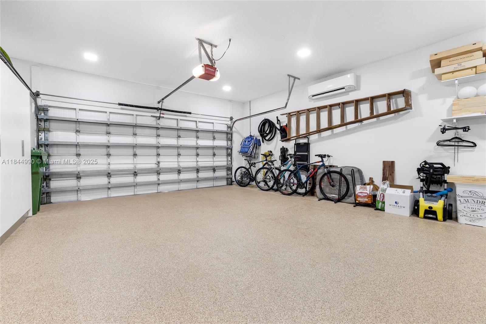 WESTON HILLS - Residential