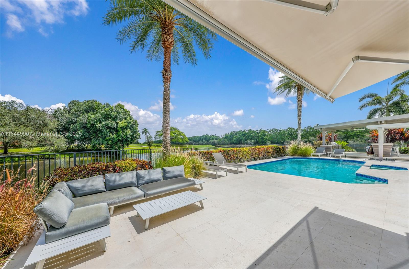 WESTON HILLS - Residential