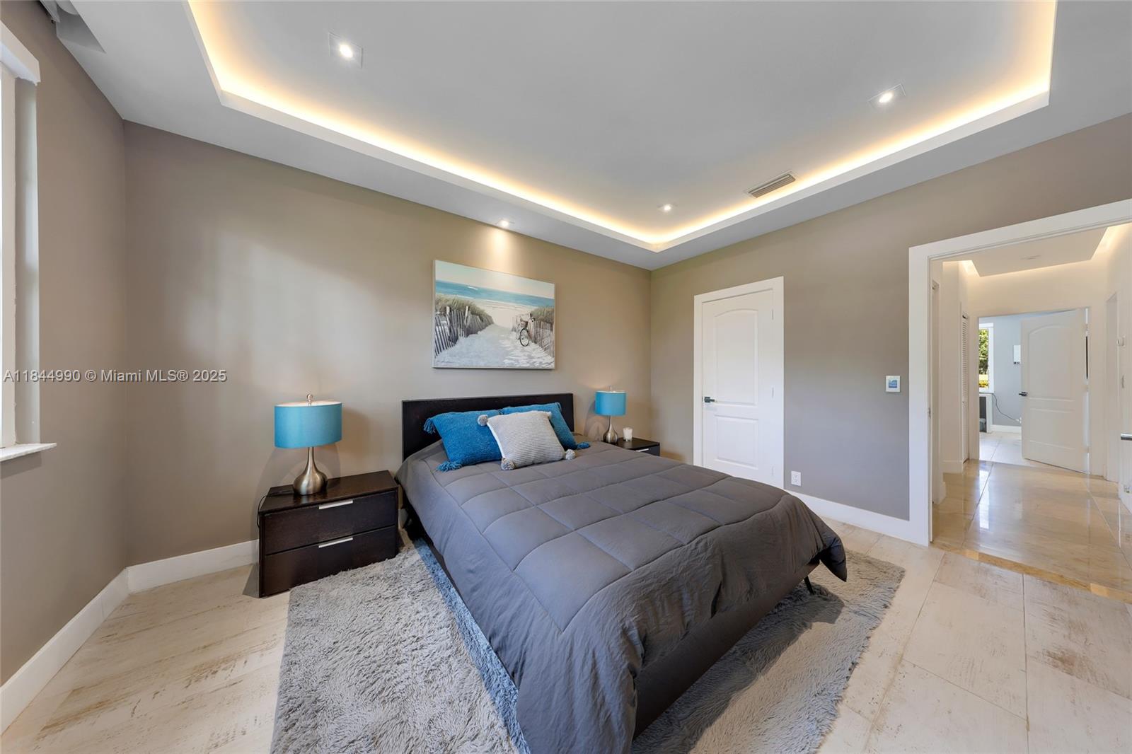 WESTON HILLS - Residential