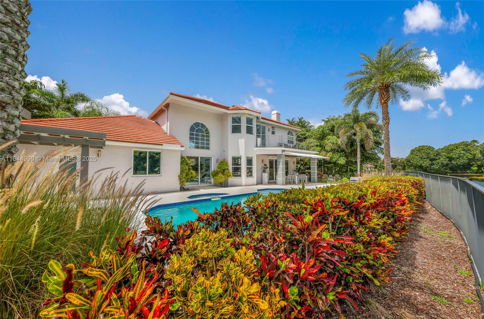 WESTON HILLS - Residential