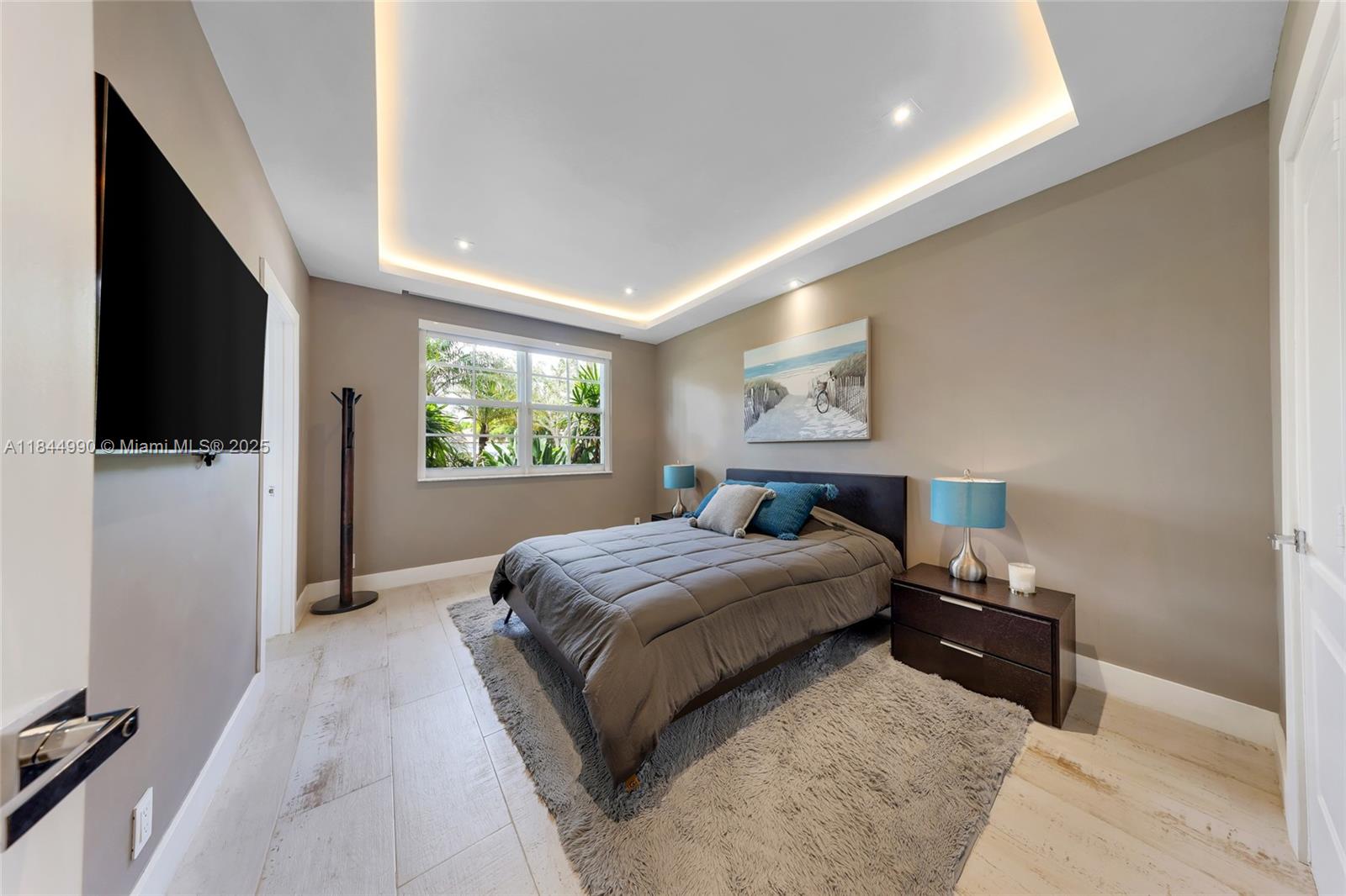 WESTON HILLS - Residential