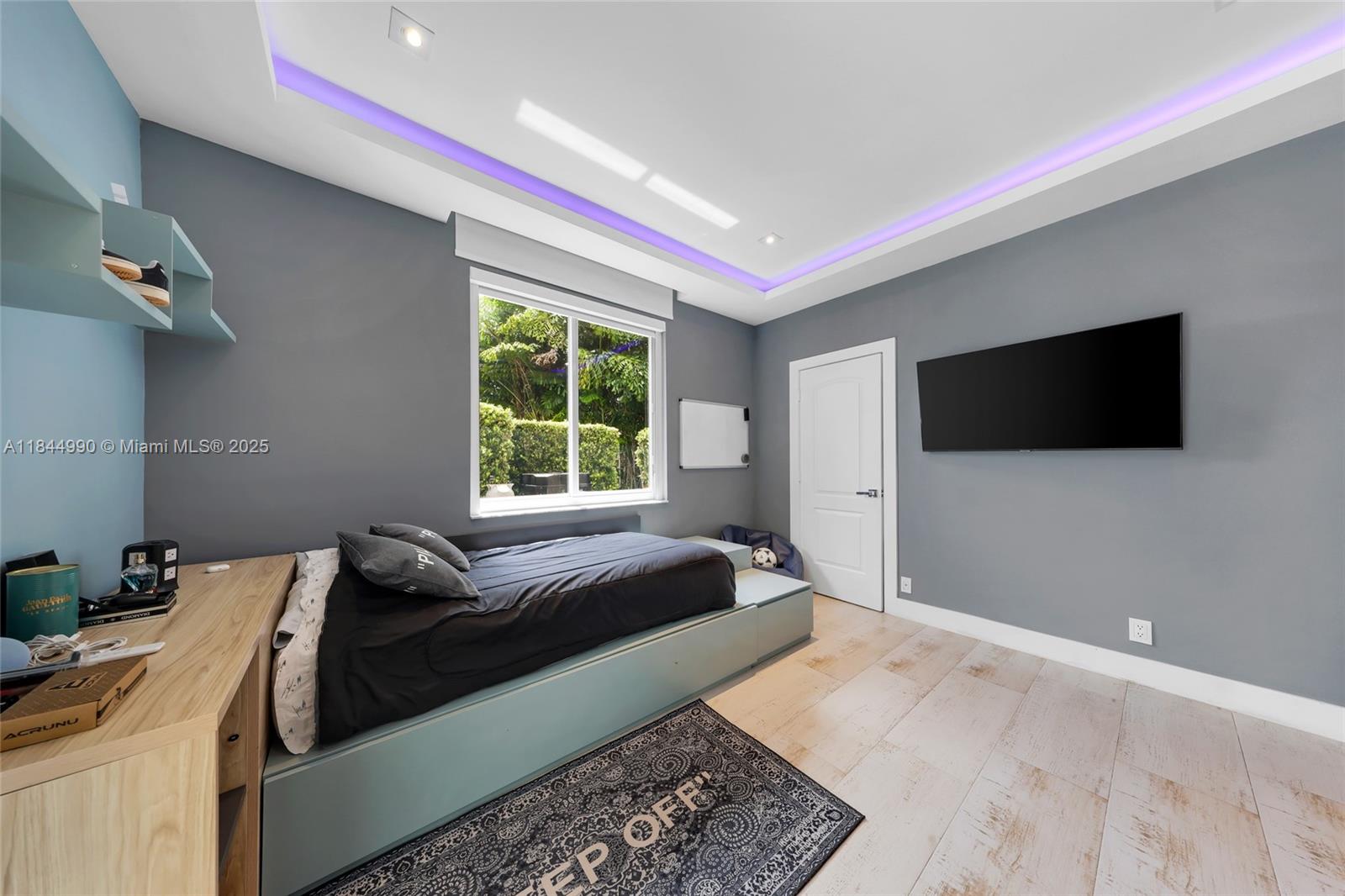 WESTON HILLS - Residential