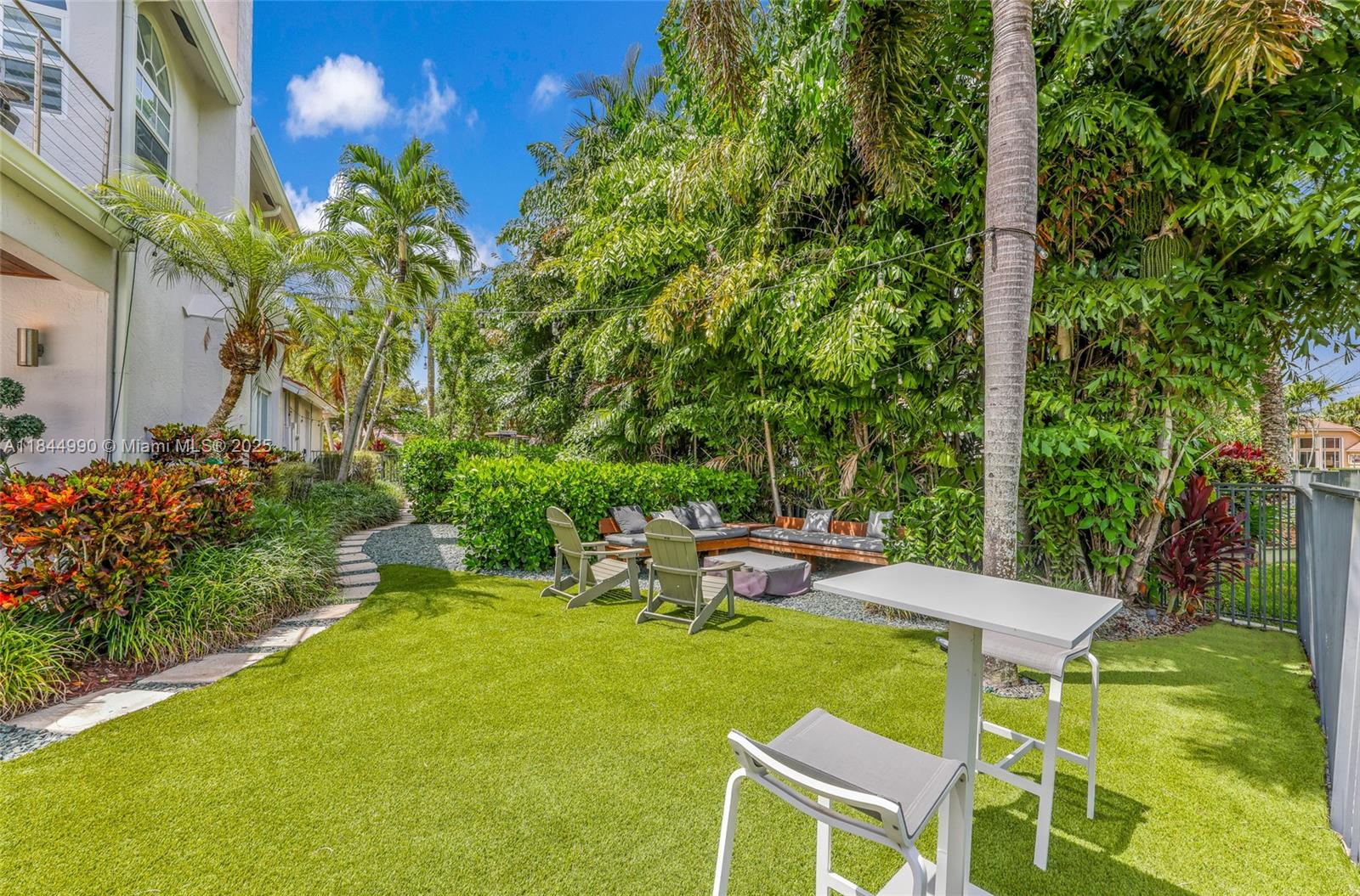 WESTON HILLS - Residential