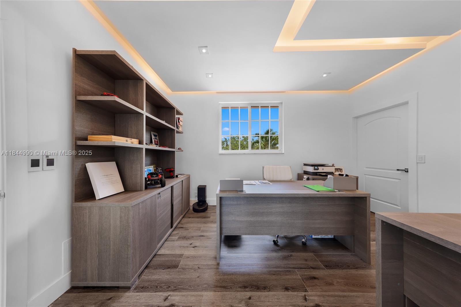 WESTON HILLS - Residential