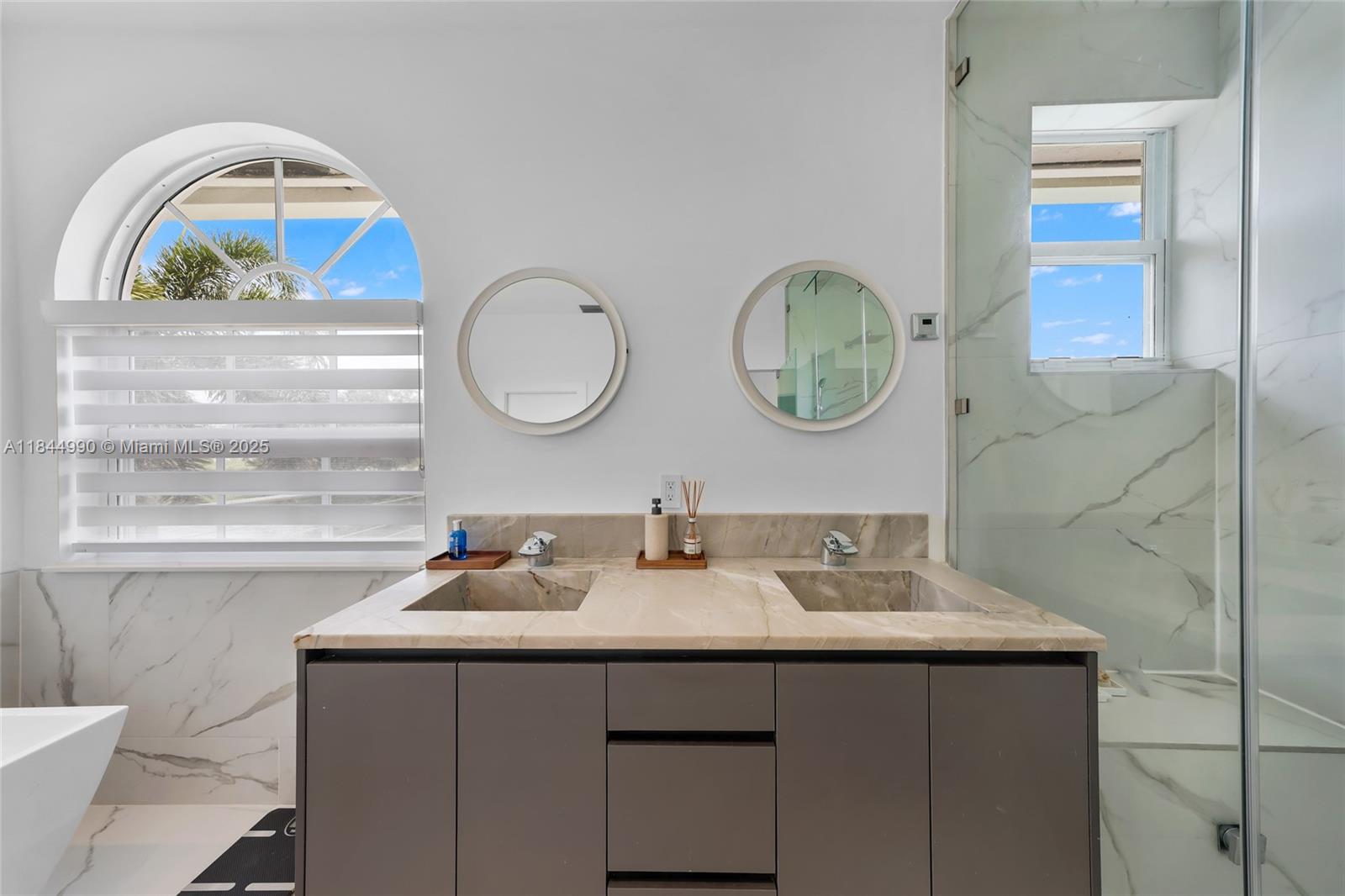 WESTON HILLS - Residential