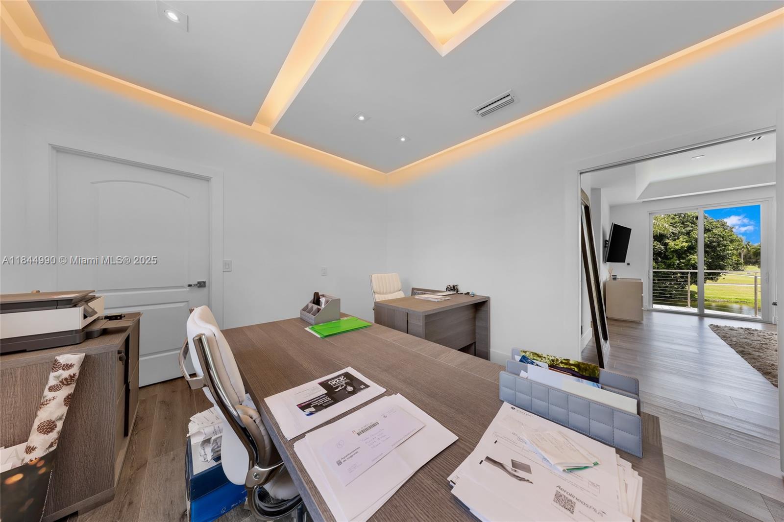 WESTON HILLS - Residential