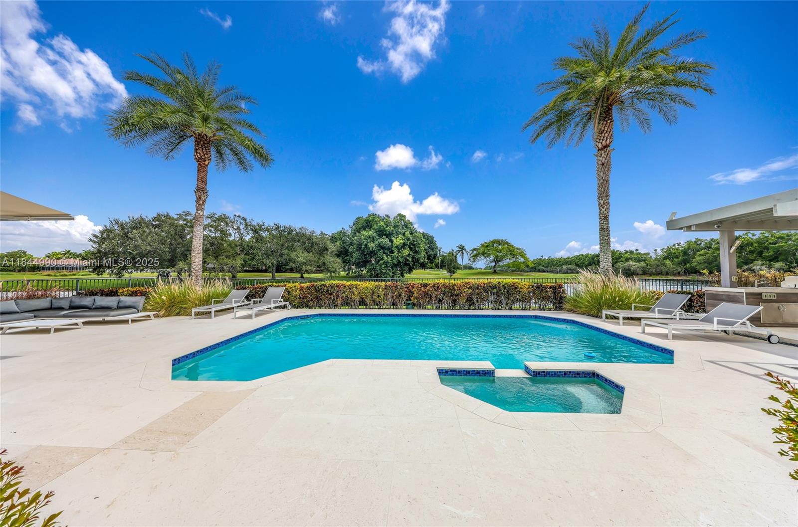 WESTON HILLS - Residential