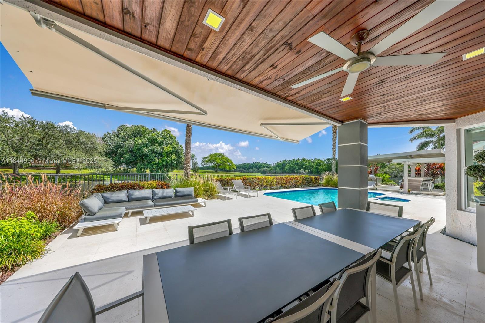 WESTON HILLS - Residential