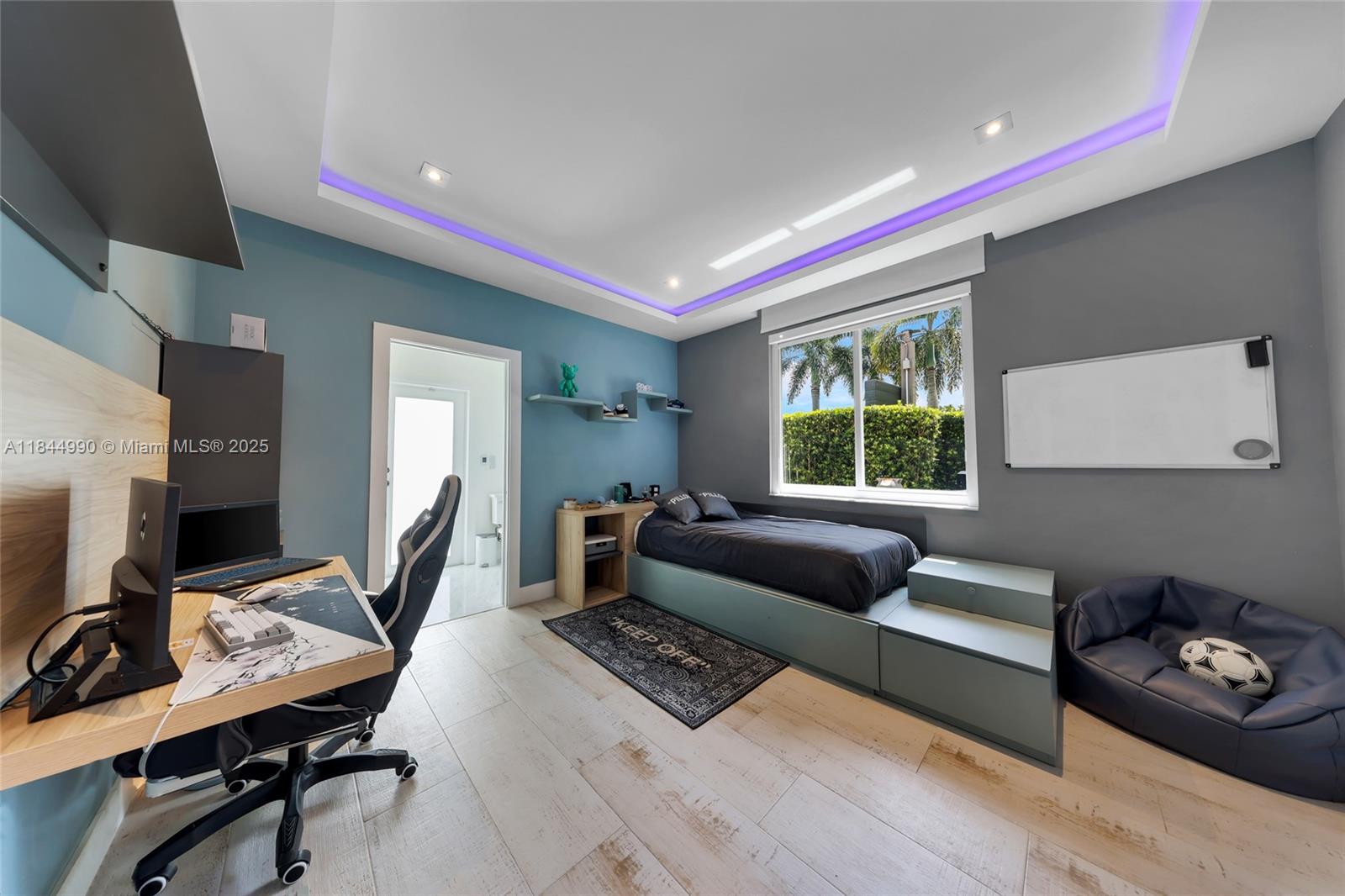 WESTON HILLS - Residential