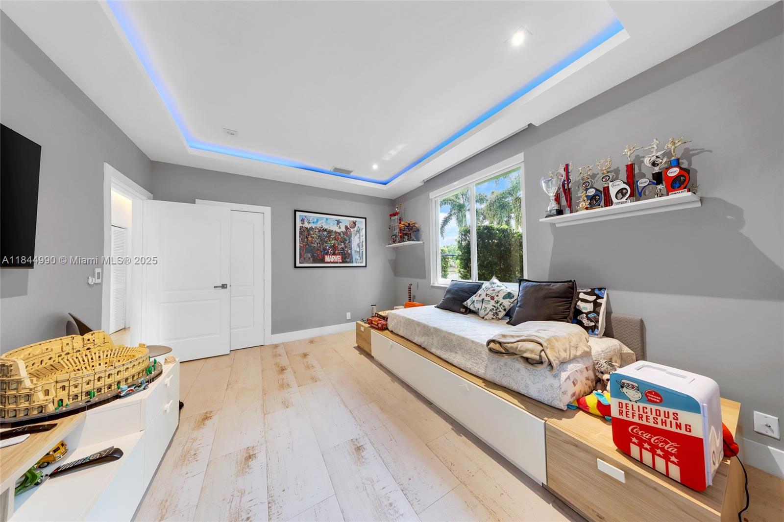 WESTON HILLS - Residential