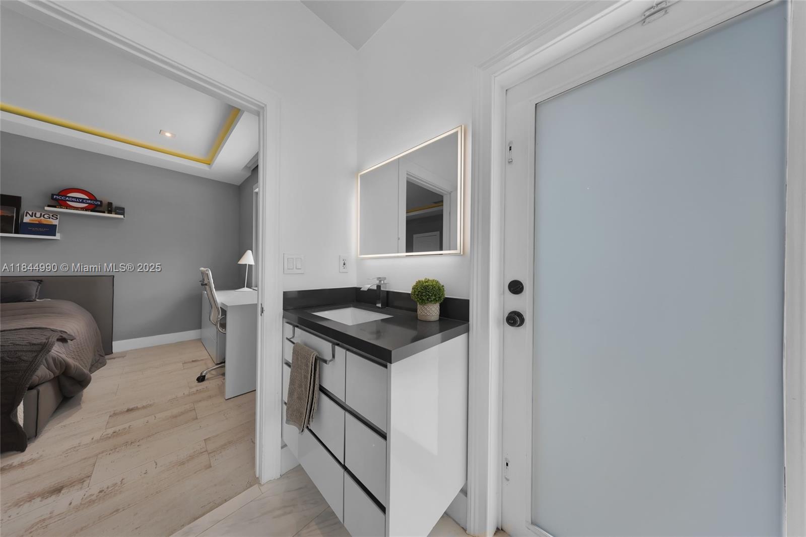 WESTON HILLS - Residential