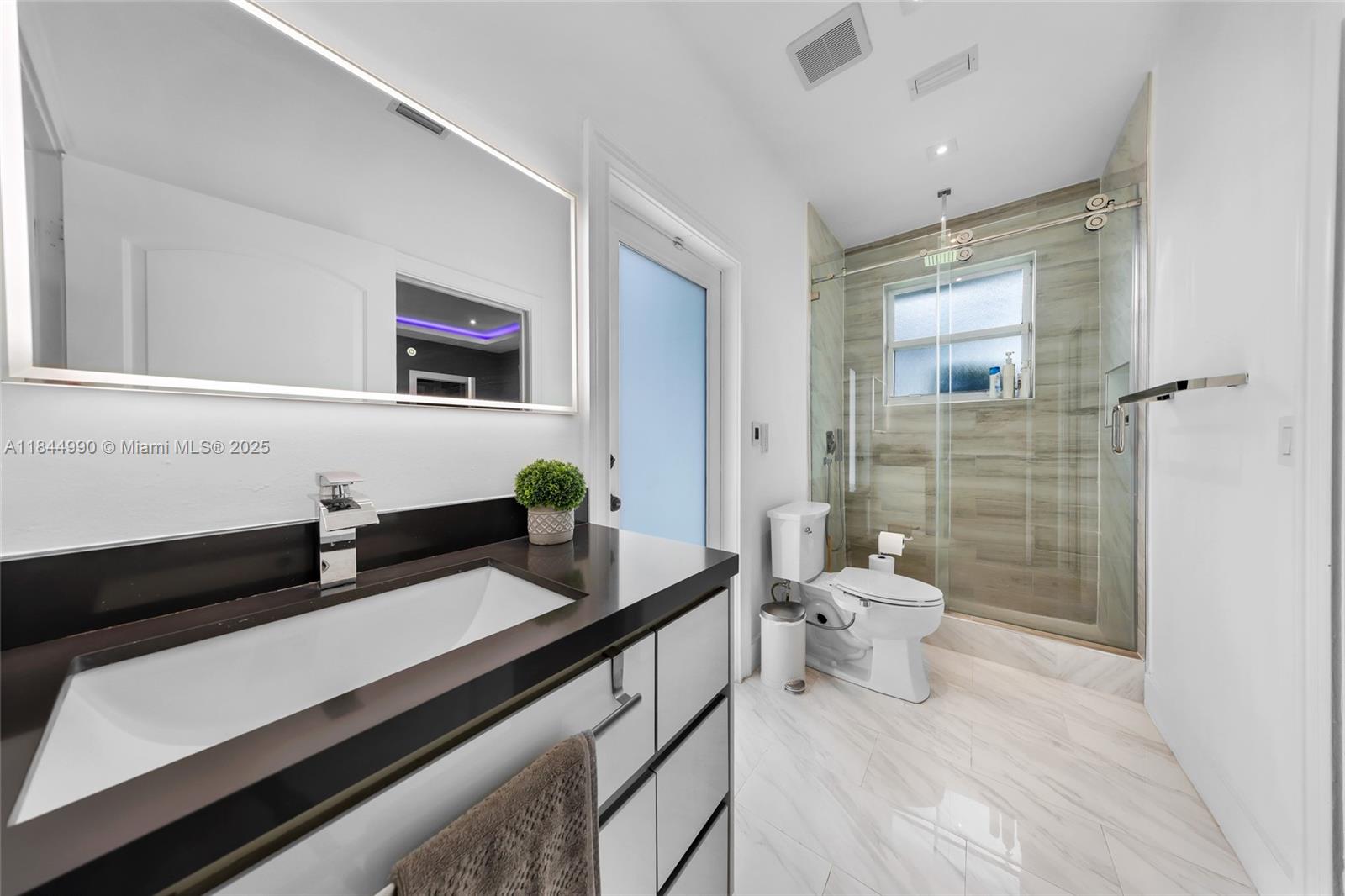 WESTON HILLS - Residential