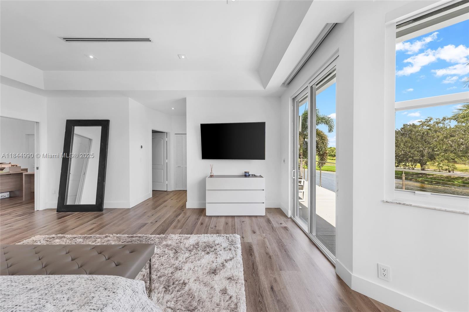 WESTON HILLS - Residential