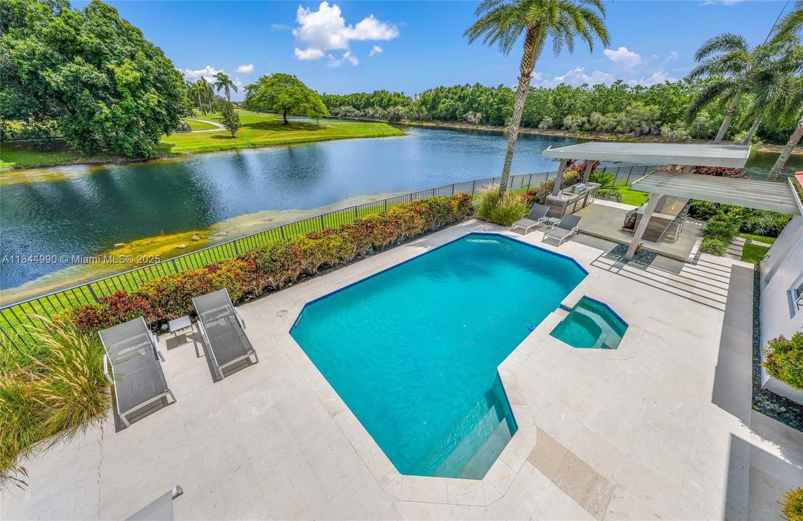 WESTON HILLS - Residential