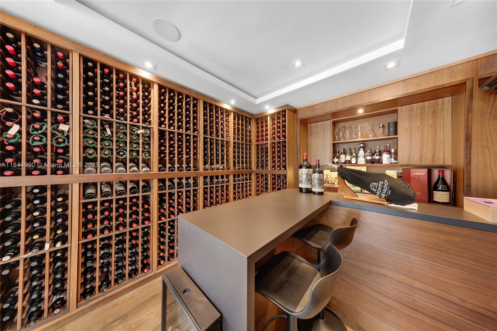 WESTON HILLS - Residential