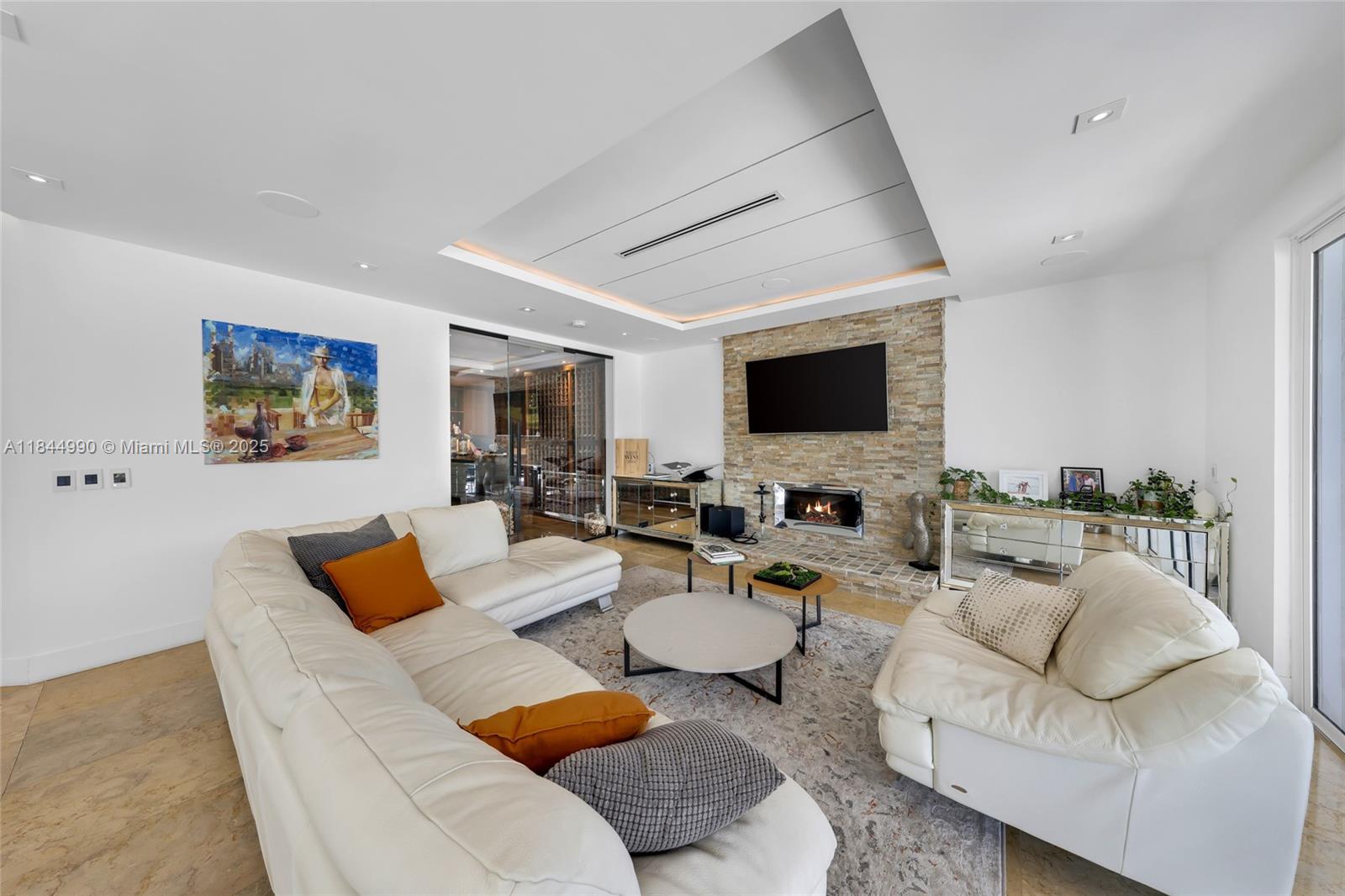 WESTON HILLS - Residential