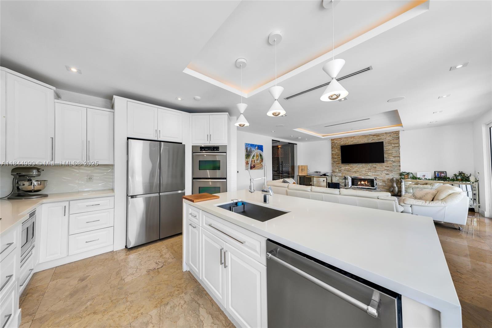 WESTON HILLS - Residential