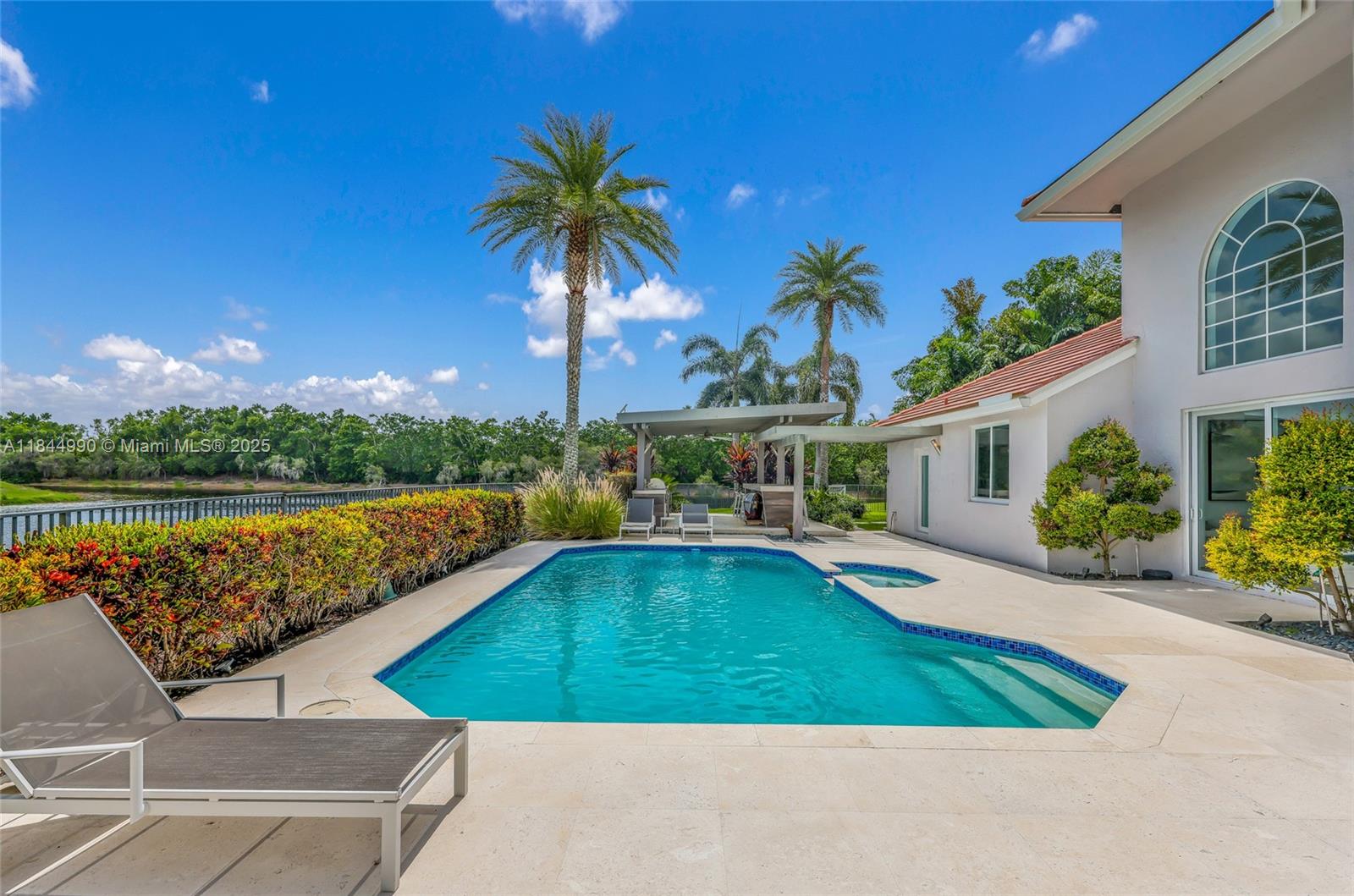 WESTON HILLS - Residential