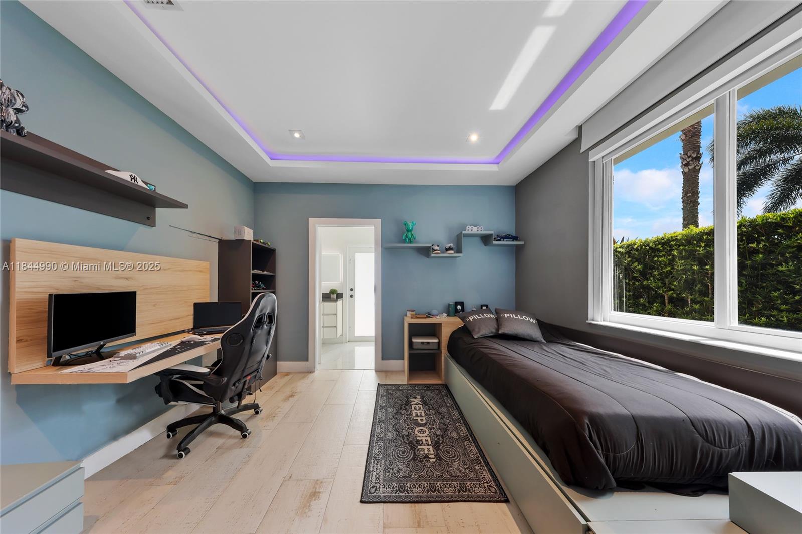 WESTON HILLS - Residential