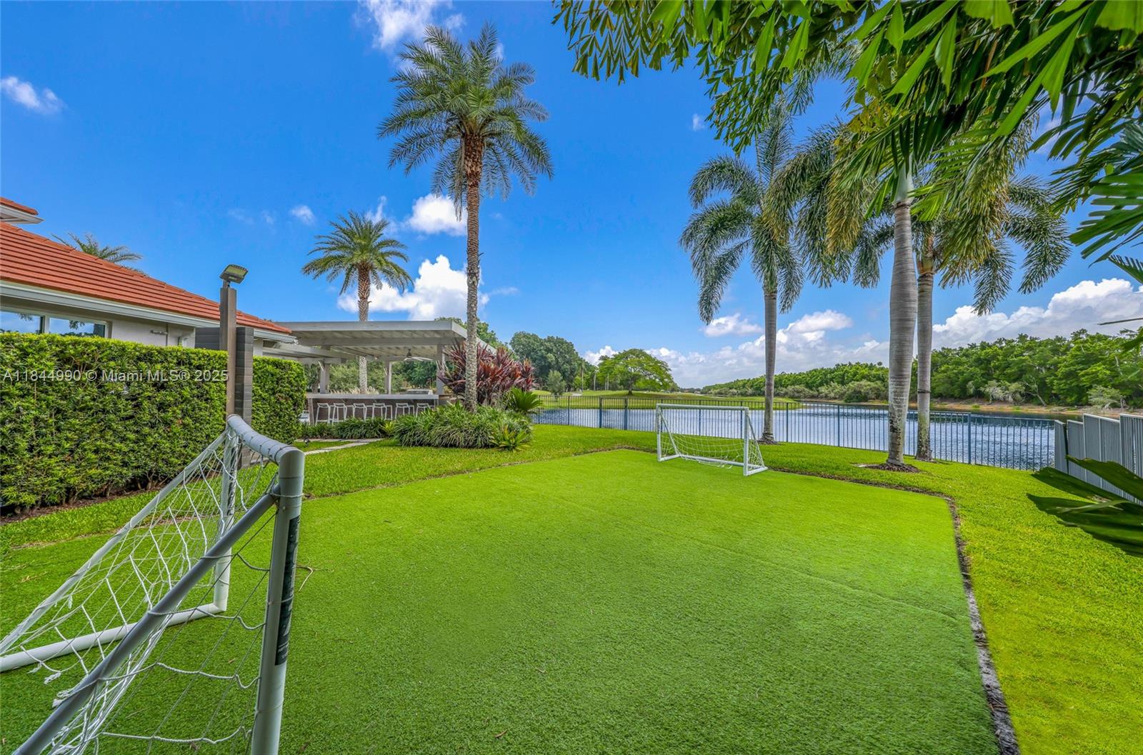 WESTON HILLS - Residential