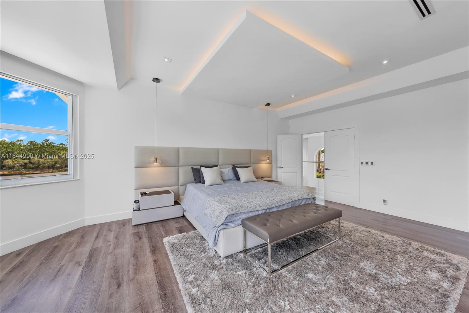 WESTON HILLS - Residential