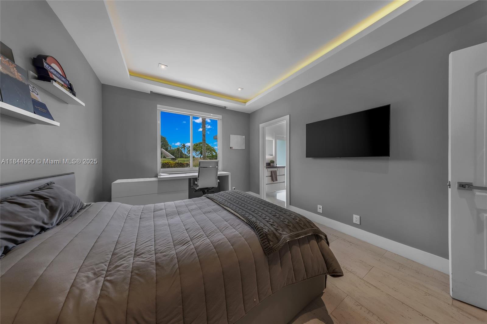 WESTON HILLS - Residential