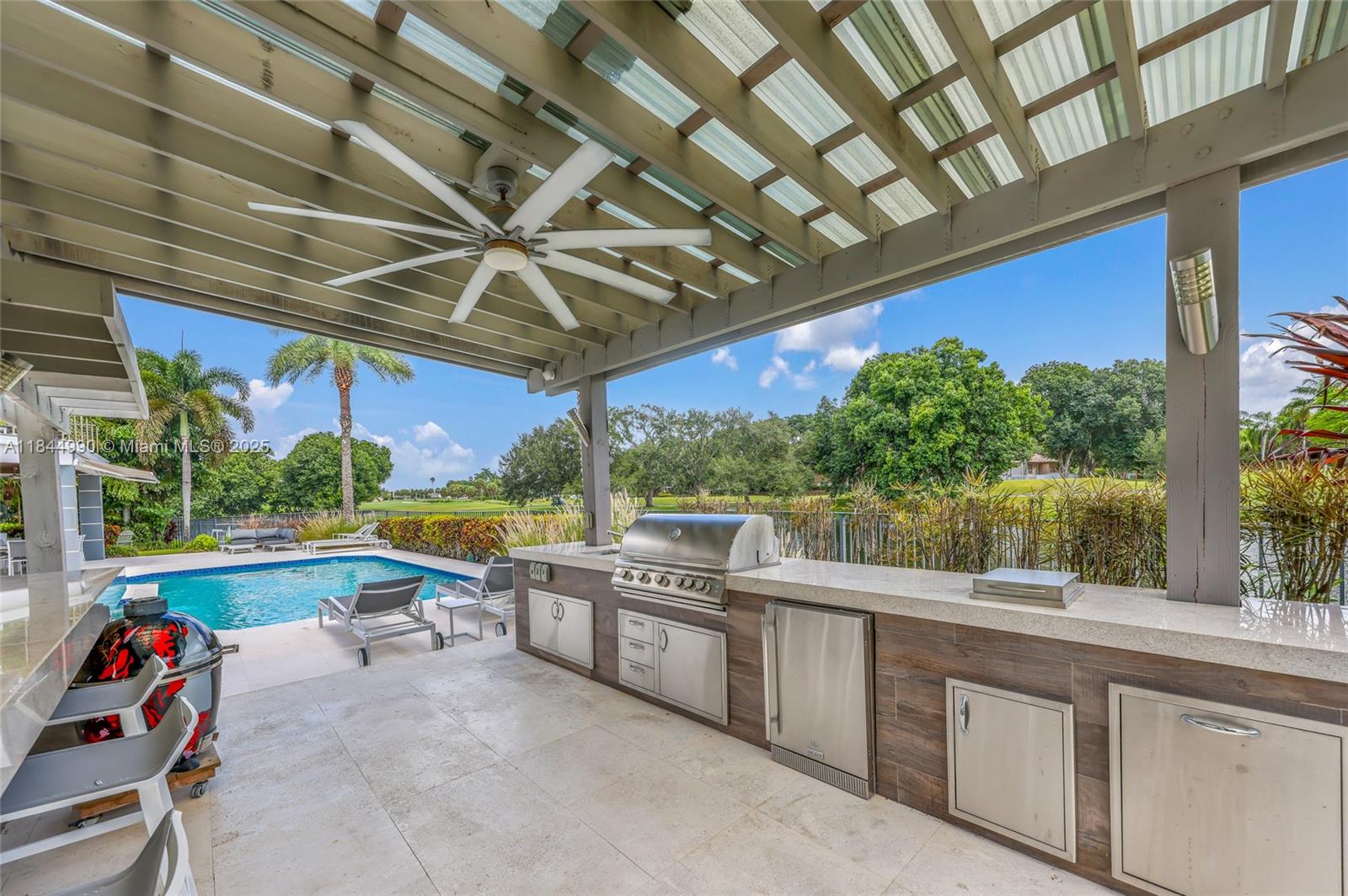 WESTON HILLS - Residential