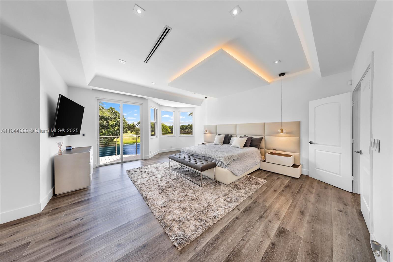 WESTON HILLS - Residential