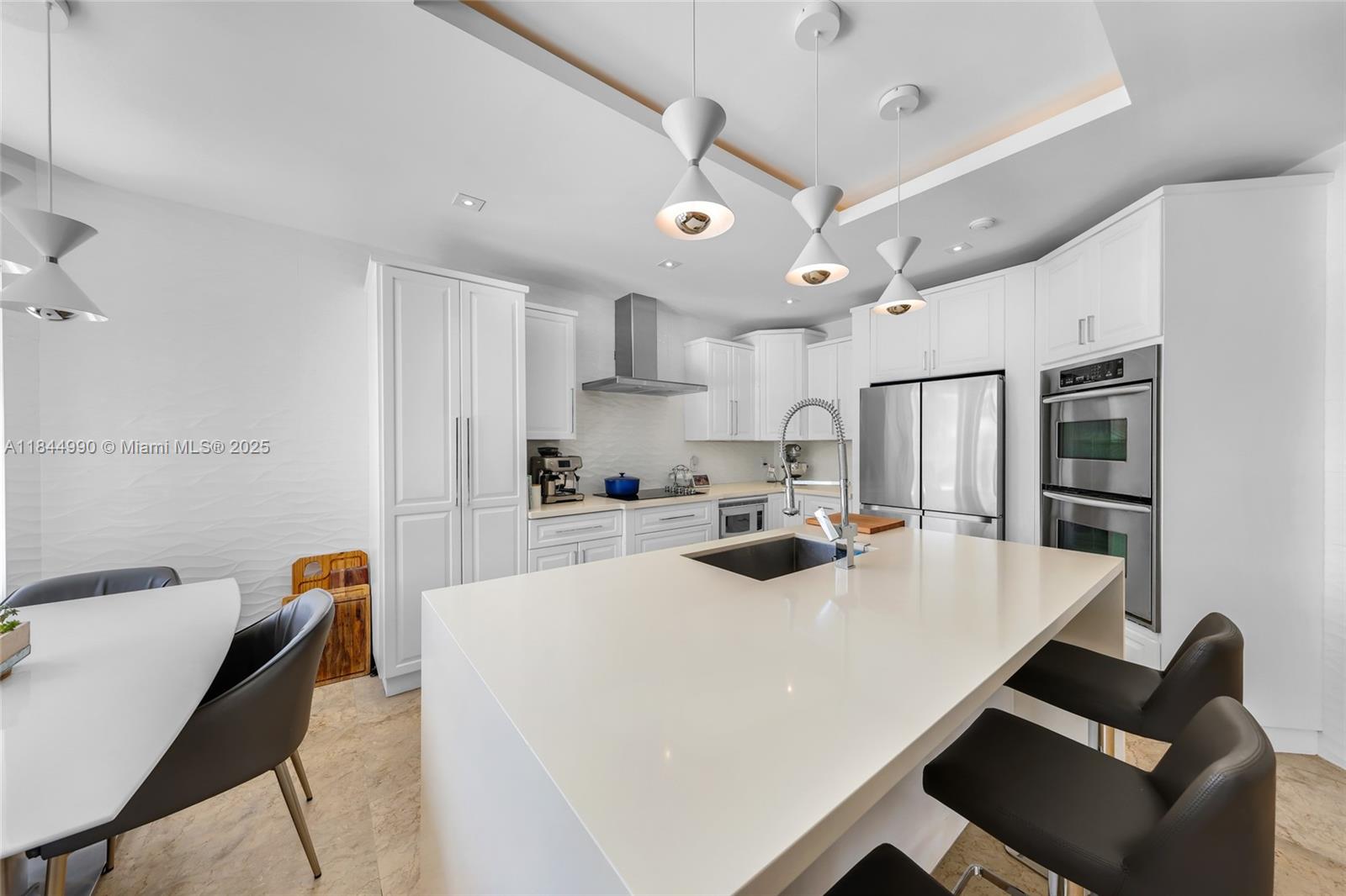 WESTON HILLS - Residential