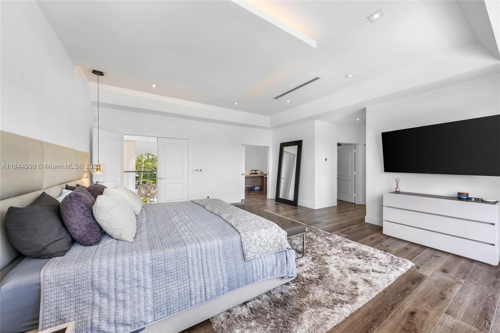 WESTON HILLS - Residential