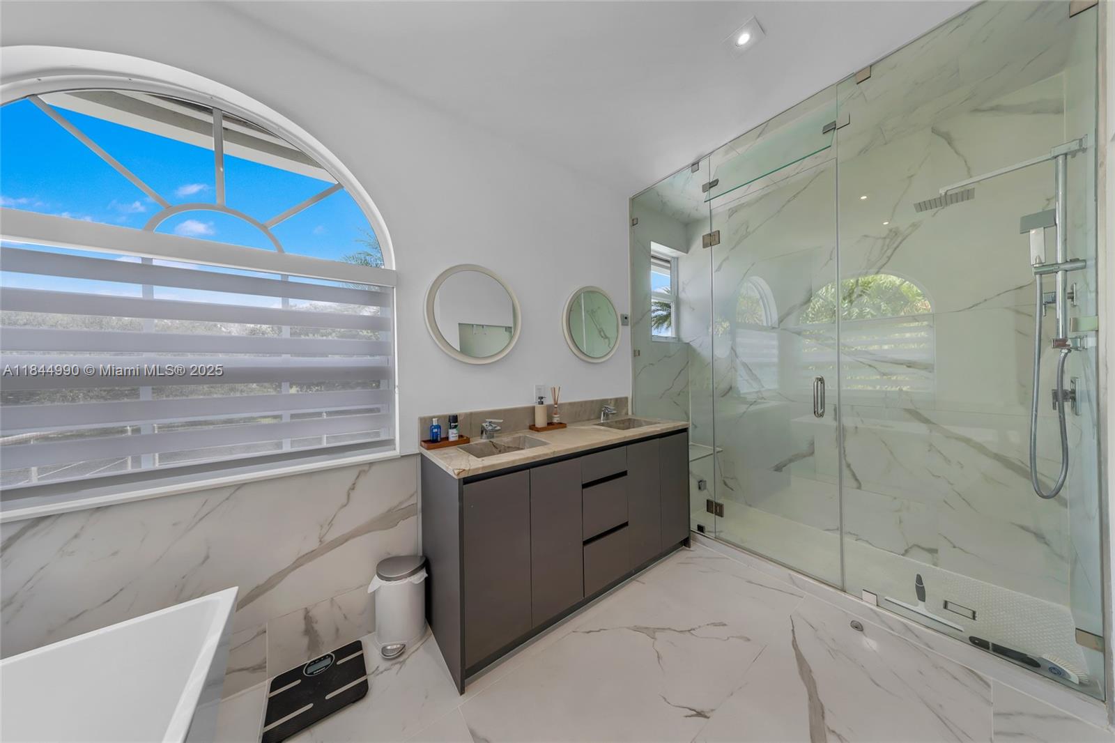 WESTON HILLS - Residential