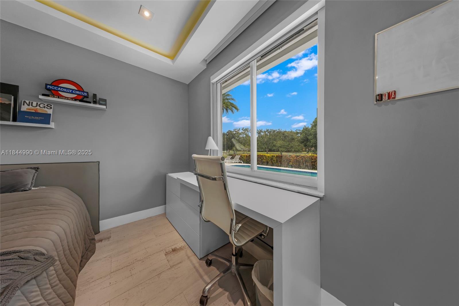 WESTON HILLS - Residential