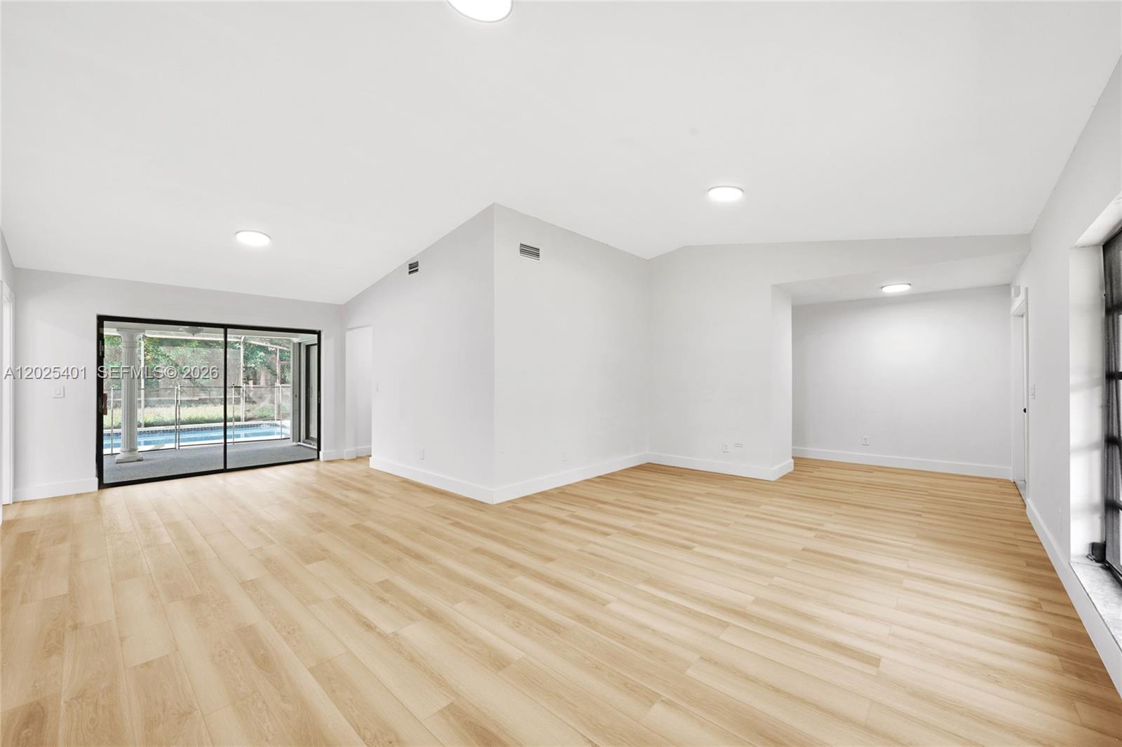 SHADOW WOOD - Residential
