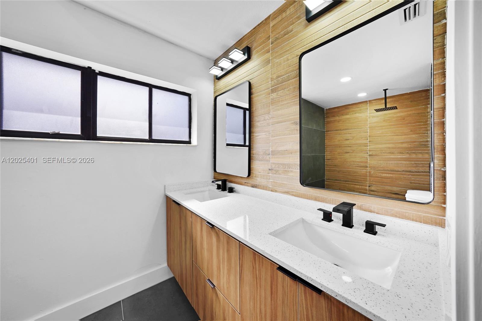 SHADOW WOOD - Residential