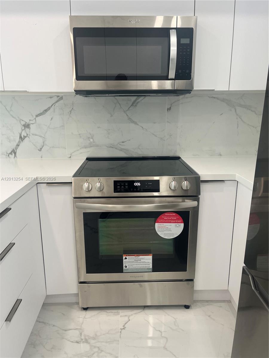ALEXANDER TOWERS CONDO - Residential Lease