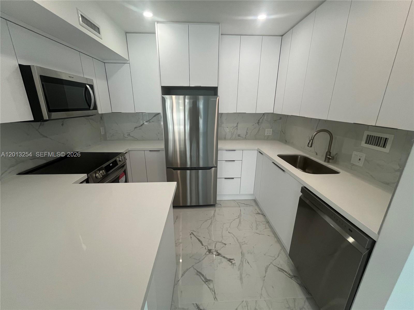 ALEXANDER TOWERS CONDO - Residential Lease