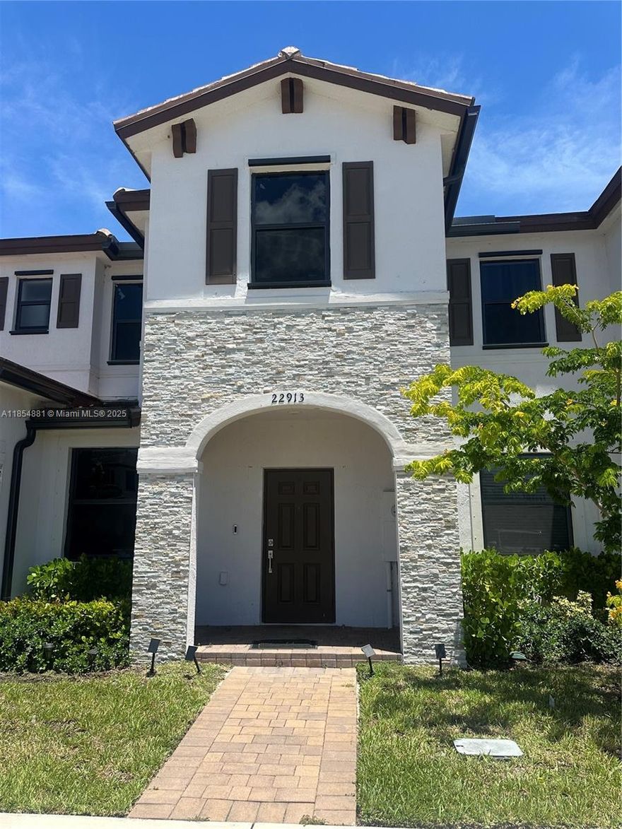 Welcome to this beautiful 3-bedroom, 2.5-bath home offering comfort, style, and convenience. Featuring 2 assigned parking spaces, this property is perfect for those seeking a modern lifestyle in a vibrant community. Enjoy access to fantastic amenities including a clubhouse, pool, fully equipped gym, and a playground for the little ones. Don’t miss the opportunity to make this your next home!