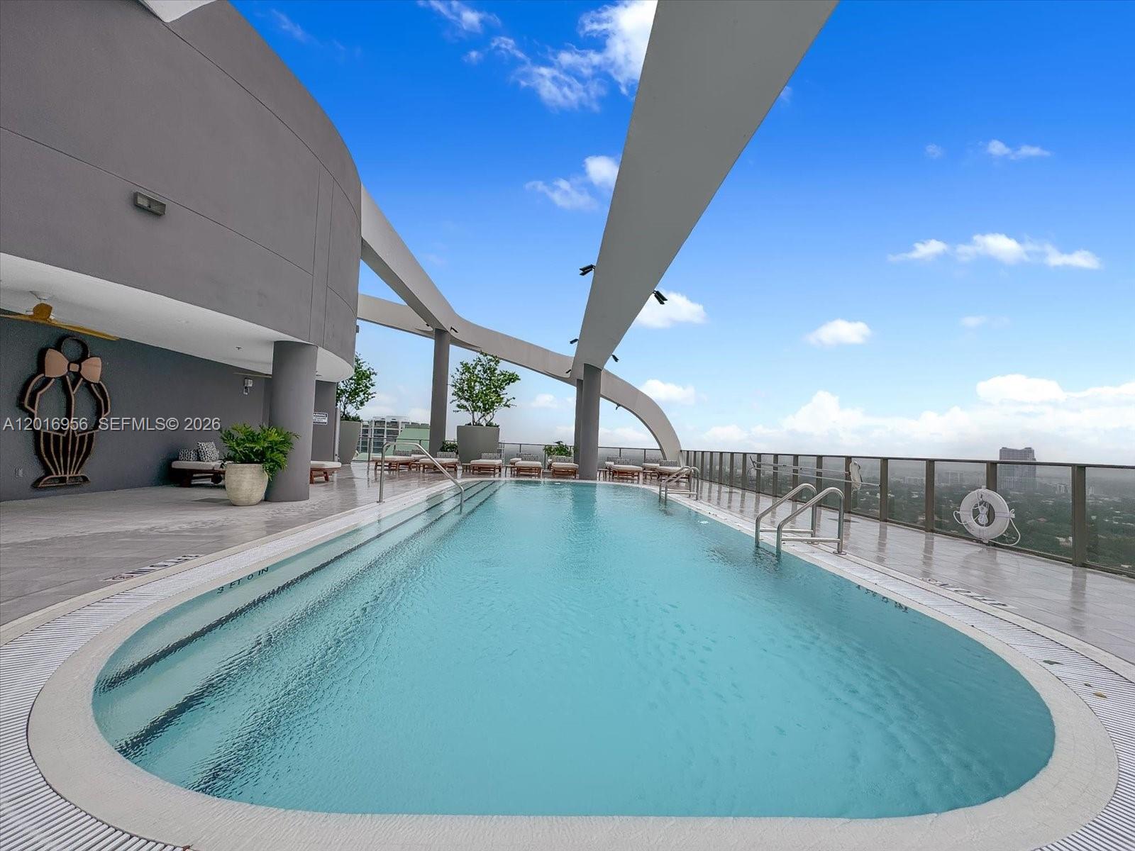 MR C RESIDENCES - Residential