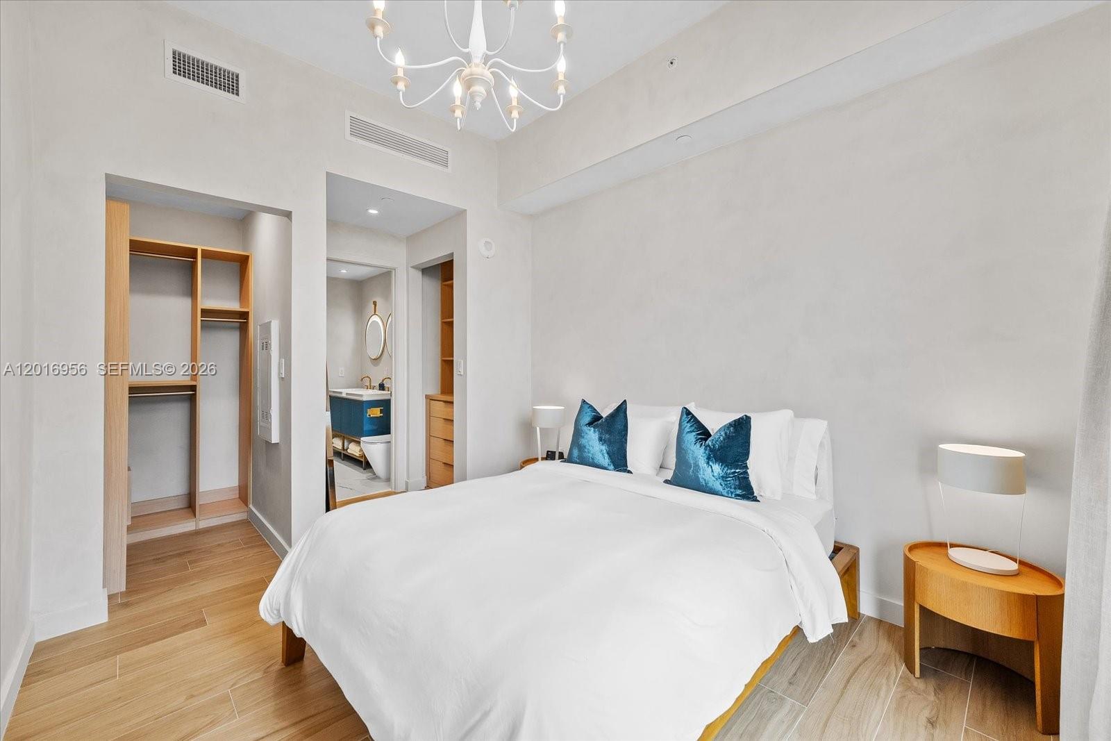 MR C RESIDENCES - Residential