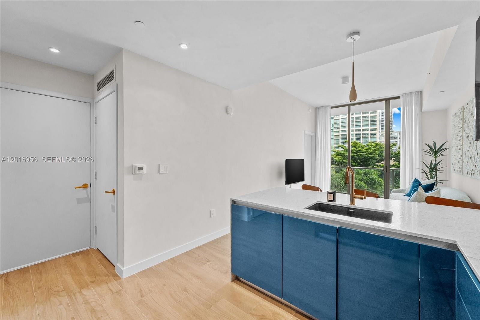 MR C RESIDENCES - Residential