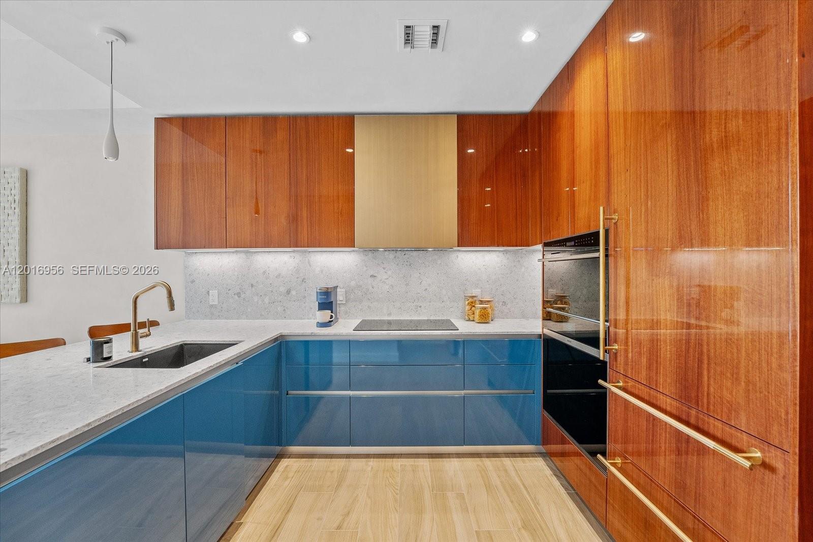 MR C RESIDENCES - Residential