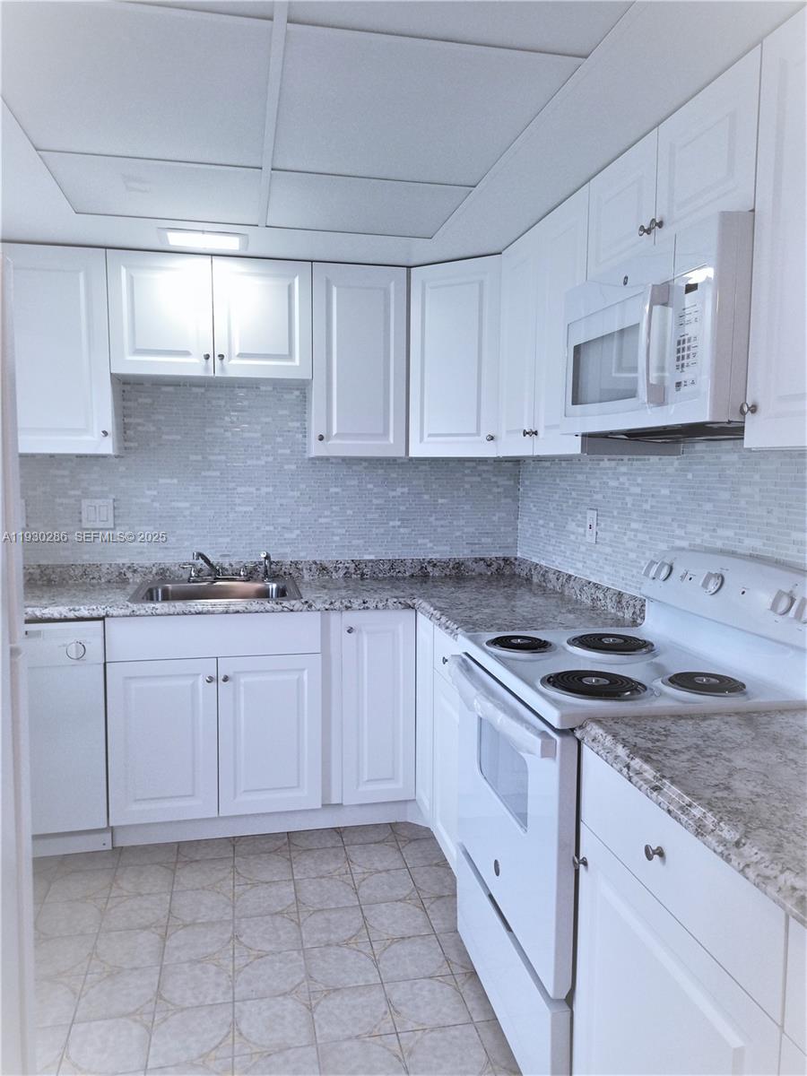 CRYSTAL COVE CONDO - Residential Lease