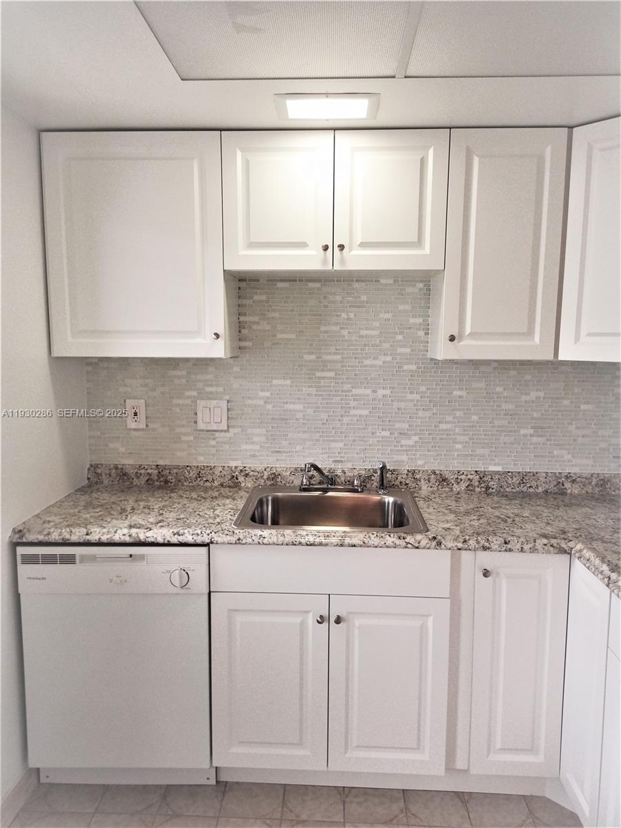 CRYSTAL COVE CONDO - Residential Lease